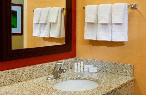 West Dundee House | Great Amenities! 3 Comfortable Units, Free Parking, Near Santa's Village!
