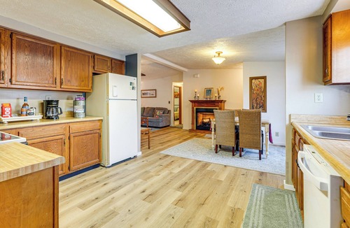 Pleasant Mills House | Great for Families! Woodsy Hideaway in Decatur