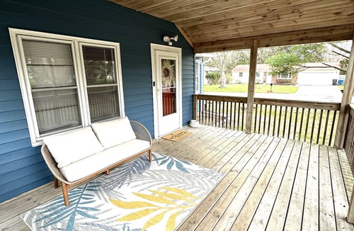 Kalamazoo House | Great location near WMU! Sleeps 8 with comfortable beds and game room!