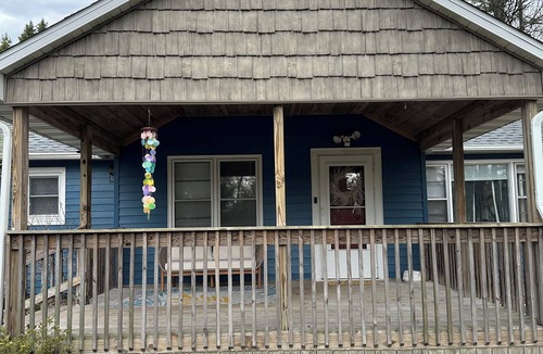 Kalamazoo House | Great location near WMU! Sleeps 8 with comfortable beds and game room!