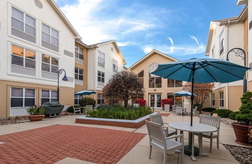 Hoffman Estates Hotel | Hampton Inn & Suites Chicago-Hoffman Estates