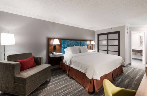 Hoffman Estates Hotel | Hampton Inn & Suites Chicago/Hoffman Estates