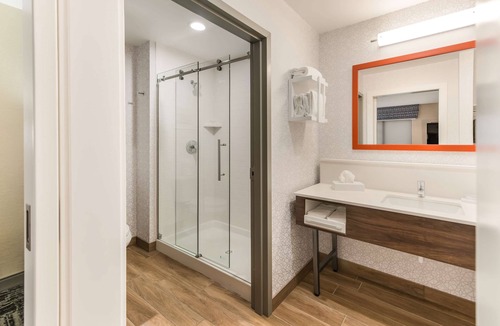 Benton Harbor Hotel | Hampton Inn & Suites Benton Harbor