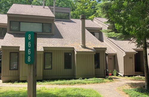 Harbor Springs Condo | Harbor Springs 3 bdrm, 2.5 bath condo-sleeps 8. Beach, pools, ski & golf nearby.