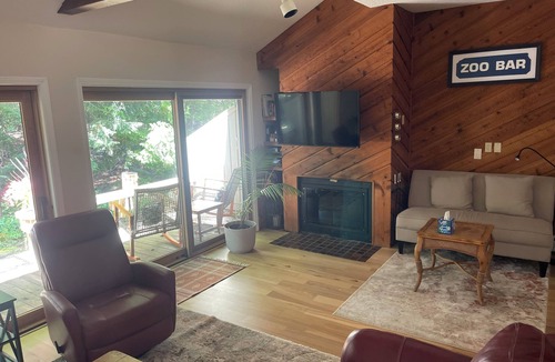 Harbor Springs Condo | Harbor Springs 3 bdrm, 2.5 bath condo-sleeps 8. Beach, pools, ski & golf nearby.