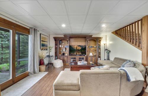 Petoskey House | Harbor View Getaway