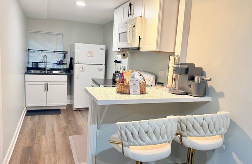 Gurnee Apartment | Haven Suite- Modern 1BR Near Gurnee Mills, Six Flags, Naval Base, Area Hospitals