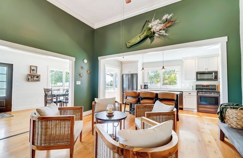 Celina House | Heated Seasonal Pool, Hot Tub, Golf Course Home with Putting Green, Dogs Welcome