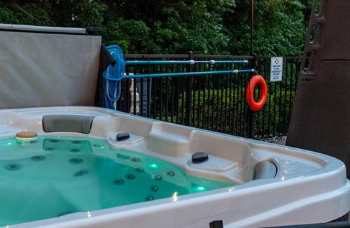 Norton Shores House | HeatedPool|Boat dock|Beach|HotTub|Arcades|Firepit