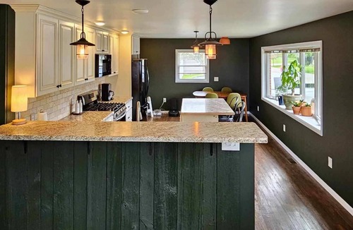Hessel House | Hessel Bay Main Cabin : Idyllic Les Cheneaux Islands waterfront cabin sleeps 8