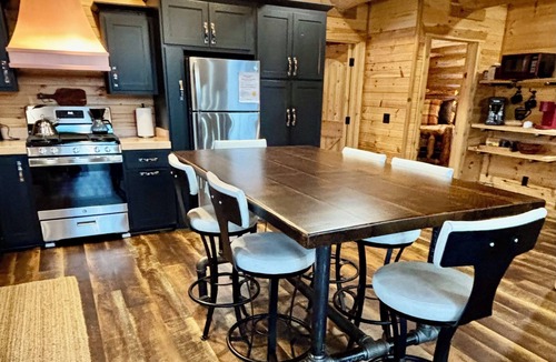Fremont Cabin | Hidden Timber Lodge in beautiful Fremont; private with cozy charm