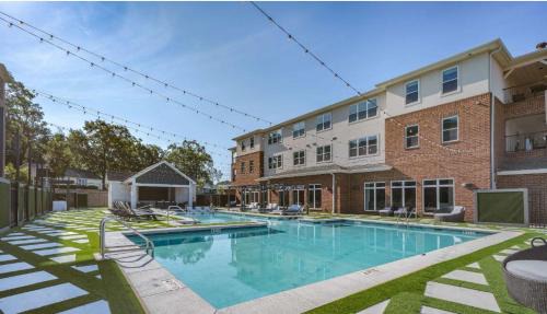 Tuscaloosa House | High Cotton - 3BR 3BA Condo Near UA with Pool & Gym