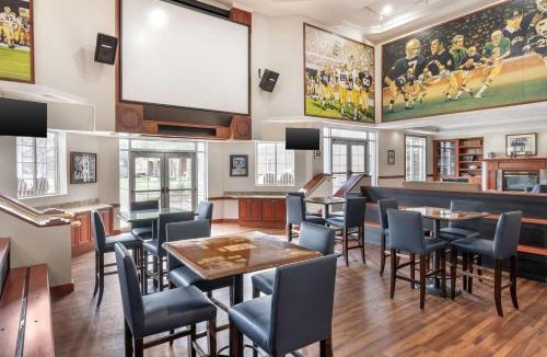 Mishawaka Resort | Hilton Vacation Club Varsity Club South Bend, IN