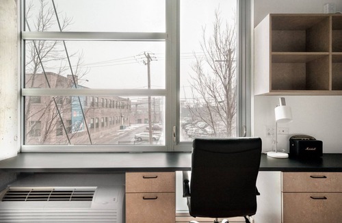 River North Apartment | Hip Lincoln Park Studio w/W/D & Lounge, 2 blocks from L, by Blueground