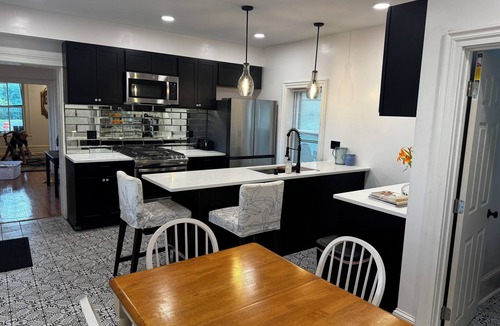 Racine House | Historic Mansion, near Lake Michigan sleeps 8