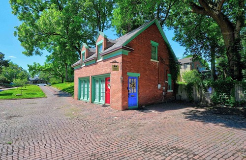 West Washington Apartment | Historic Studebaker Carriage House- Upper Level
