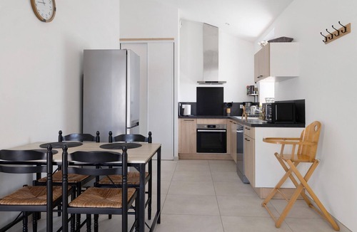 Frossay House | Holiday Home 'Gîte L'atelier - 4 Personnes' with Private Terrace, Wi-Fi and Air Conditioning