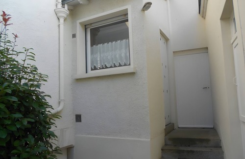 Airvault House | Holiday Home 'Le Gîte D'Airvault' with Private Terrace and Wi-Fi
