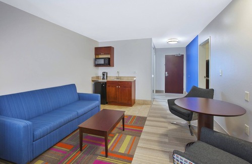 Niles Hotel | Holiday Inn Express Hotel & Suites Niles by IHG