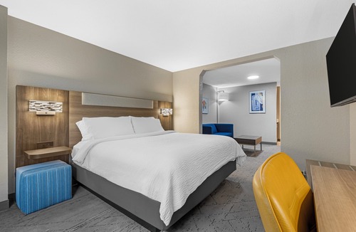 Charlotte Hotel | Holiday Inn Express Hotel & Suites Charlotte by IHG