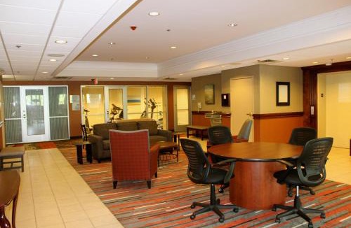 Waterford Hotel | Holiday Inn Express Hotel & Suites Waterford by IHG