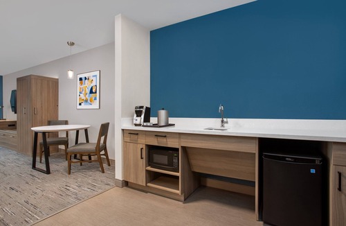 Terre Haute Hotel | Holiday Inn Express & Suites Terre Haute by IHG