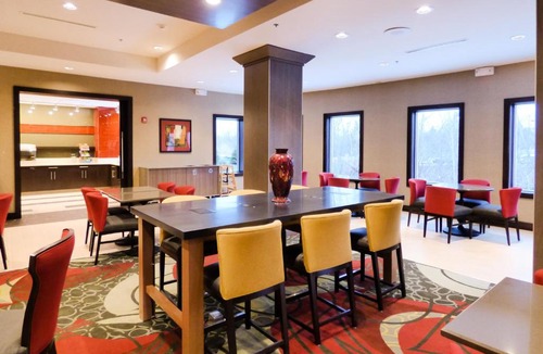 Plymouth Hotel | Holiday Inn Express & Suites Plymouth - Ann Arbor Area by IHG