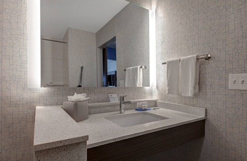 Wyoming Hotel | Holiday Inn Express & Suites Grand Rapids South - Wyoming by IHG