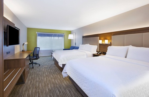Forest Hills Hotel | Holiday Inn Express Grand Rapids Airport North by IHG