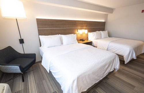 Iron Mountain Hotel | Holiday Inn Express Hotel & Suites Iron Mountain by IHG
