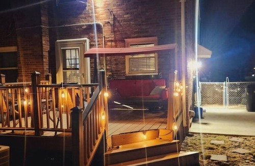 Wyandotte House | Home Away from Home 2-bedroom house in nice Wyandotte with AC, WiFi