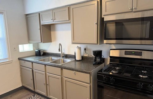 Gary House | Home Near Toll Road/BP/Hospitals 2 Bedroom