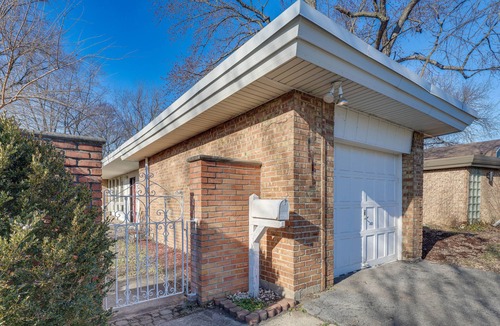 Homewood House | Homewood Home ~ 1 Mi to Metra Station!