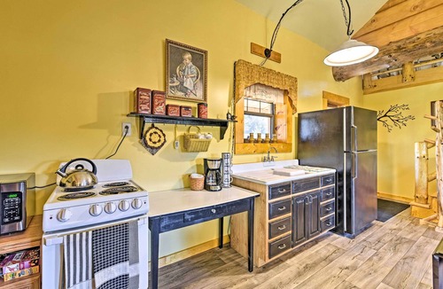 Nappanee Cabin | 'Honey House Cabin' - A Quiet Countryside Retreat!
