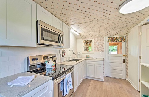 Horicon Cottage | Horicon Riverfront Retreat w/Deck, Dock + Patio