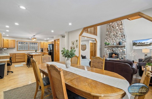 Bassett House | Hot Tub | 5 Minutes to Wilmot Ski Resort | Game Room