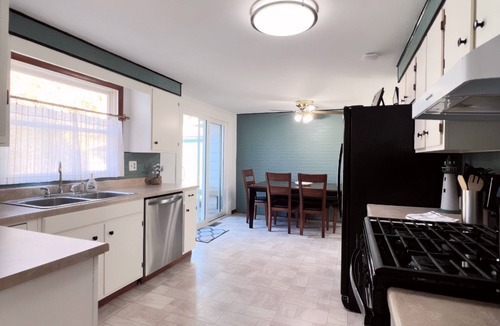 West Olive House | Hot tub, Nature, Parks and Beaches! Right in between Holland and Grand Haven.