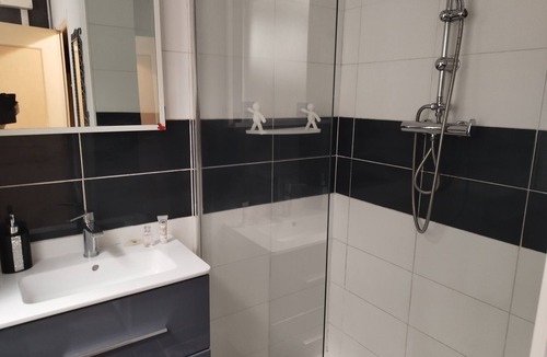 Treillieres House | House 42 m² equipped, pets welcome, 48 €/night, max stay 14 nights.
