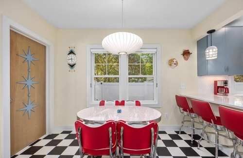 South Haven Villa | House Haven steps from North Beach walk to town!