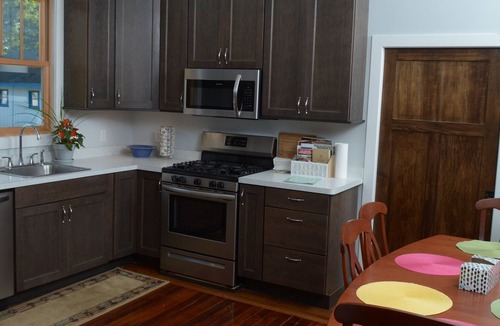 Valparaiso House | House of TarTar with year long hot tub next to adorable downtown Valparaiso