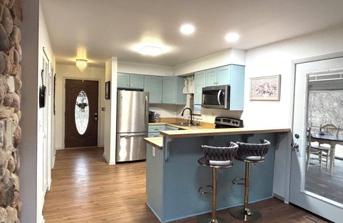 Honey Creek House | House on 5 acres. Enjoy privacy, peace, and nature. One minute to Alpine Valley