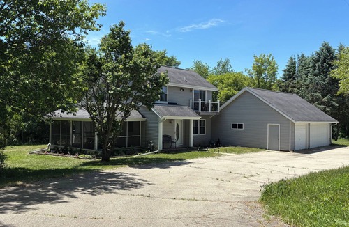 Honey Creek House | House on 5 acres. Enjoy privacy, peace, and nature. One minute to Alpine Valley