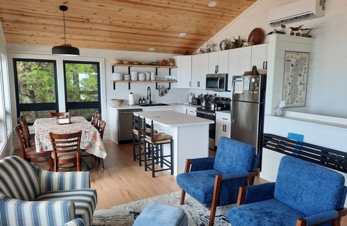 Montague Cottage | Huckleberry Hideaway: A Lake Michigan Sunset Retreat. Pet friendly!