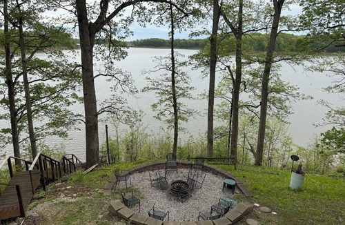 Bellmore House | Huge 4 Bedroom Luxury Log Home on Raccoon Lake