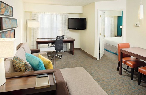 Rosemont Hotel | Hyatt House Schaumburg Suite, 1-Bedroom Kitchen, Free Airport Shuttle