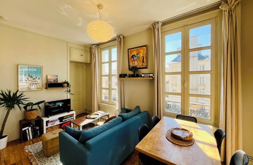 Le Bon Sauveur Apartment | HYPER CENTER ABBAYE AUX HOMMES BRIGHT AND CHARMING
