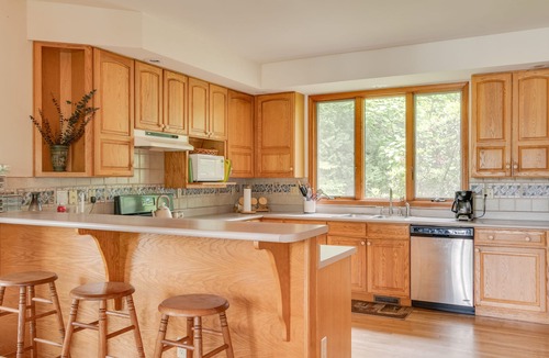 Grand Junction House | Ideal for family reunions! 5 bedrooms, 3 bathrooms, private beach.