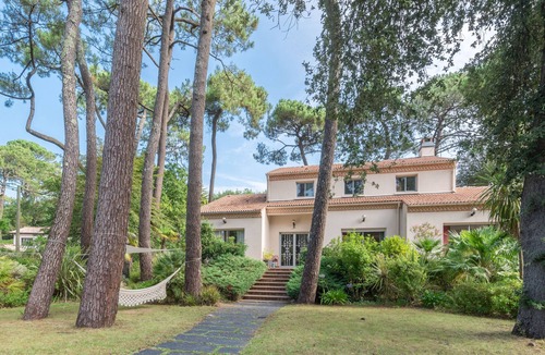 Saint-Brevin-l'Ocean House | Ideal for families, charm, beach and center at 300 m, garden 2000 m2 ... and jacuzzi
