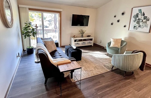 Saugatuck House | IDEAL Location in Saugatuck - 2 minutes to Downtown & Blue Star Trail@Frt Door