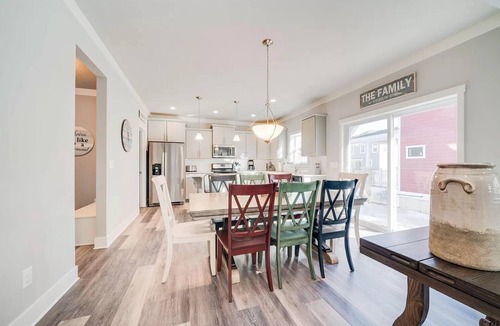 South Haven House | Idlewood Cottage, 5BR Home Near Beaches, Year-Round Pool & Hot Tub